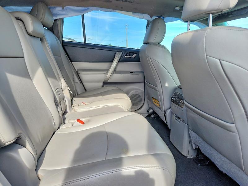 2013 Toyota Highlander se