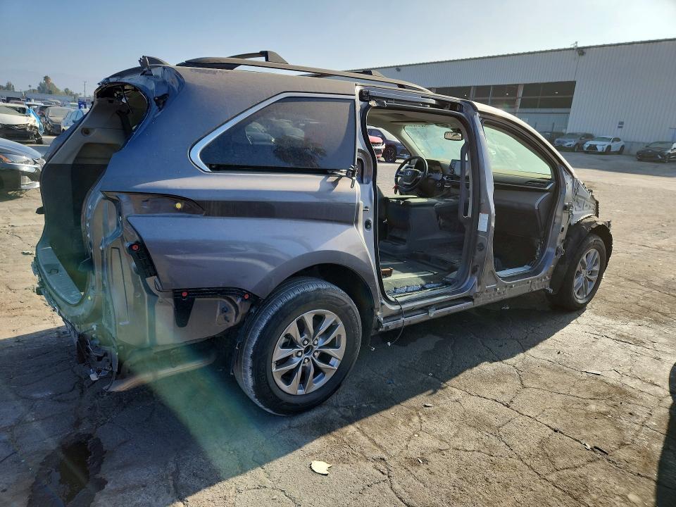 2023 Toyota Sienna xle
