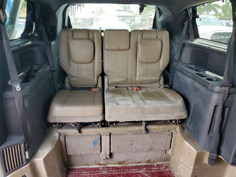 2011 Chrysler Town & Country Touring l