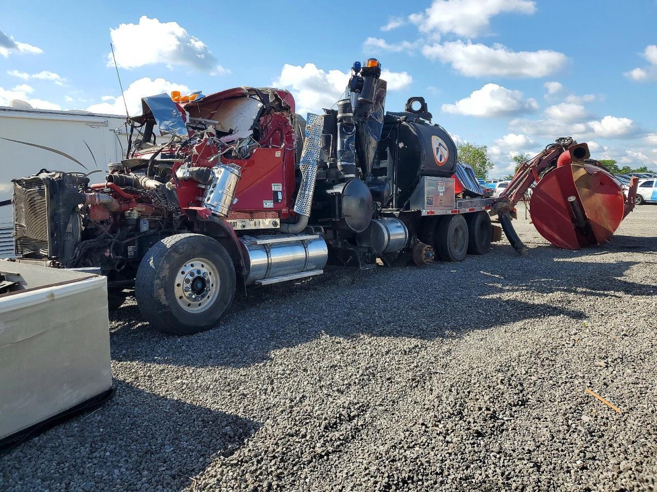 2014 Kenworth T800 Hydrovac Truck