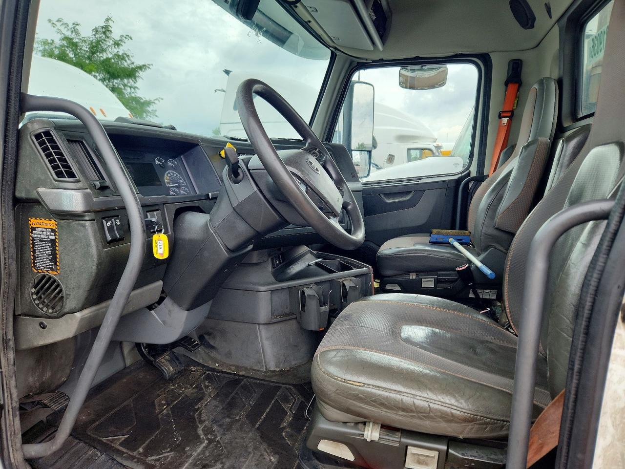 2020 Volvo VNR Semi Truck