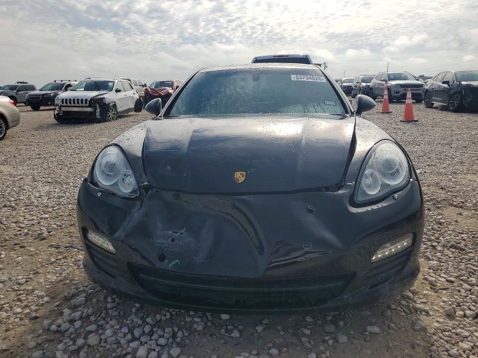 2011 Porsche Panamera 2