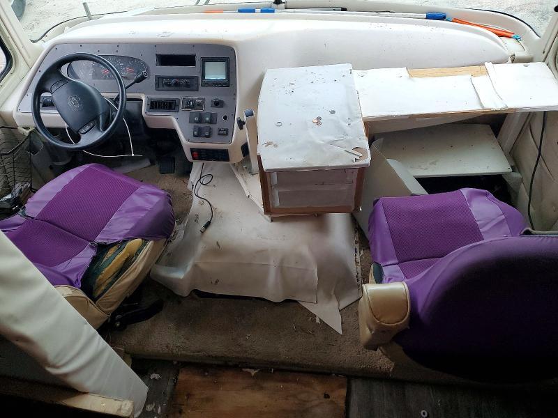 2000 Gulfstream Recreational Vehicle (RV)