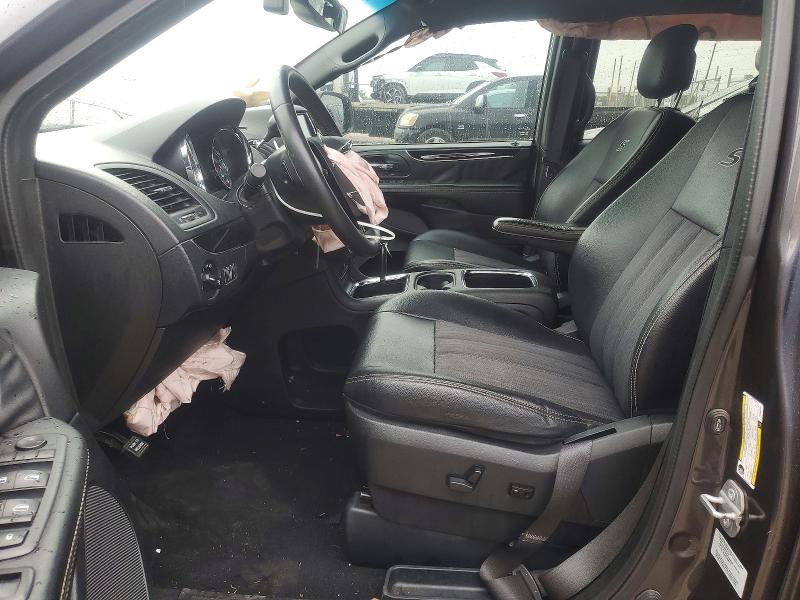 2016 Chrysler Town & Country s