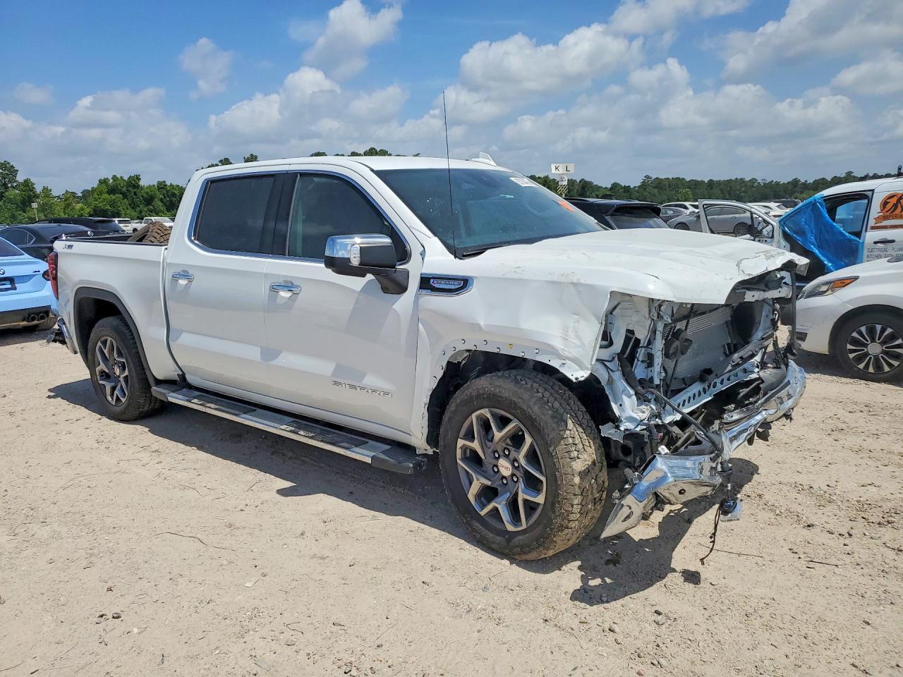 2026 GMC Sierra K1500 SLT