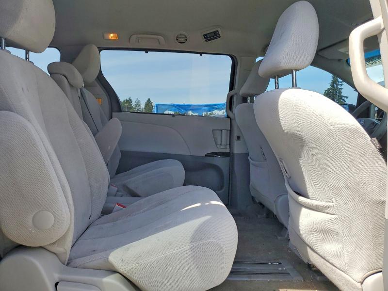 2013 Toyota Sienna le