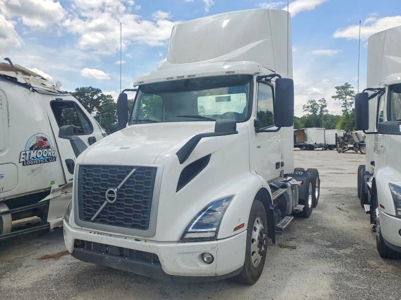 2021 Volvo VNR Semi Truck
