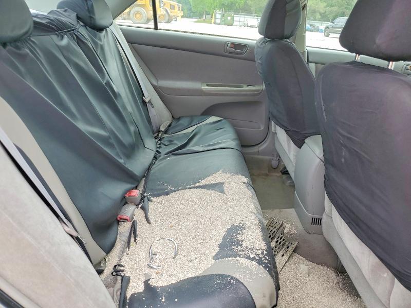 2004 Toyota Camry le