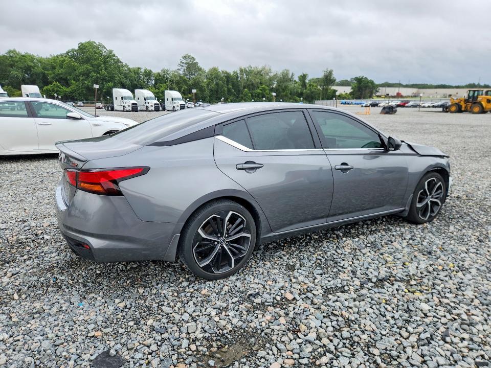 2023 Nissan Altima sr
