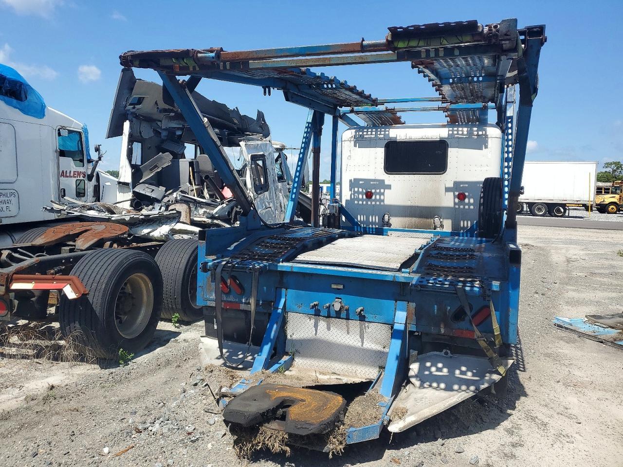 2003 Peterbilt 379 Car Hauler Truck