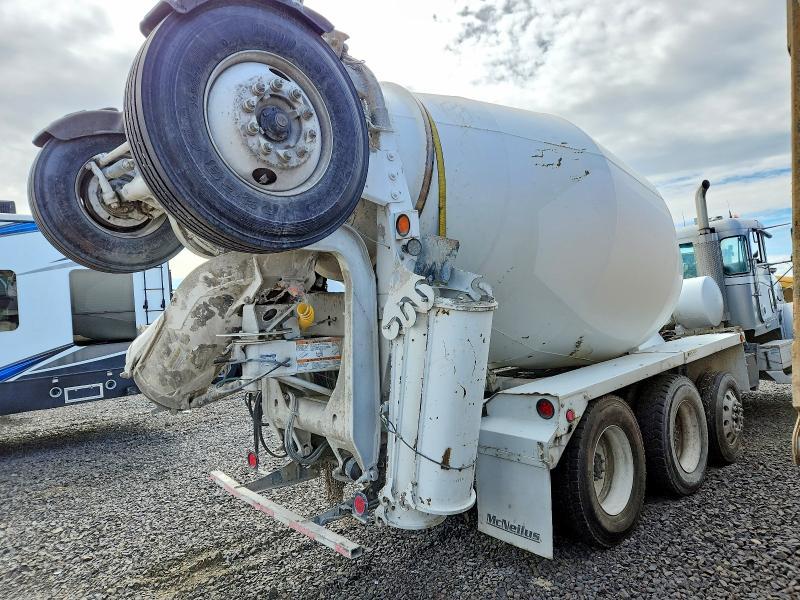 2005 Freightliner Conventional FLD120