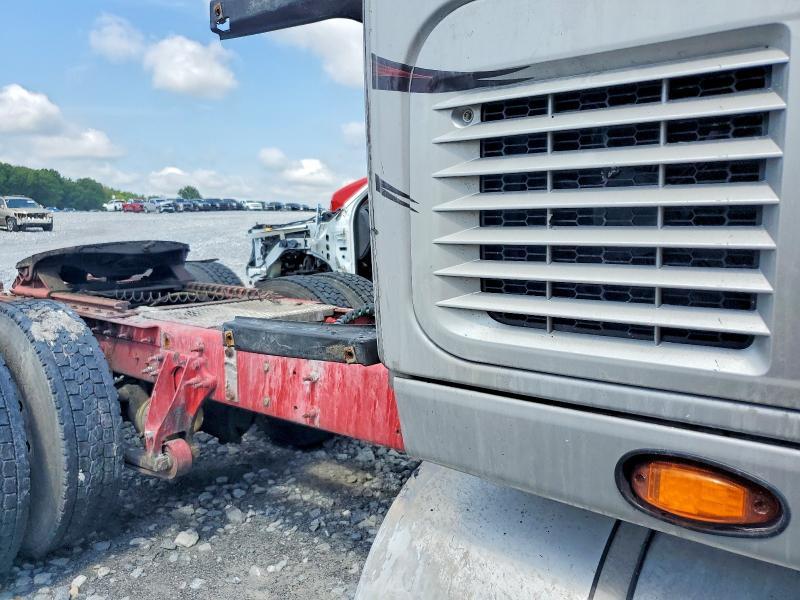2015 International LF687 Semi Truck