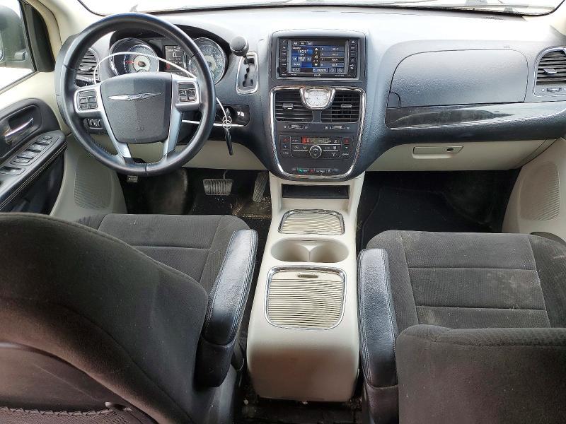 2013 Chrysler Town & Country Touring