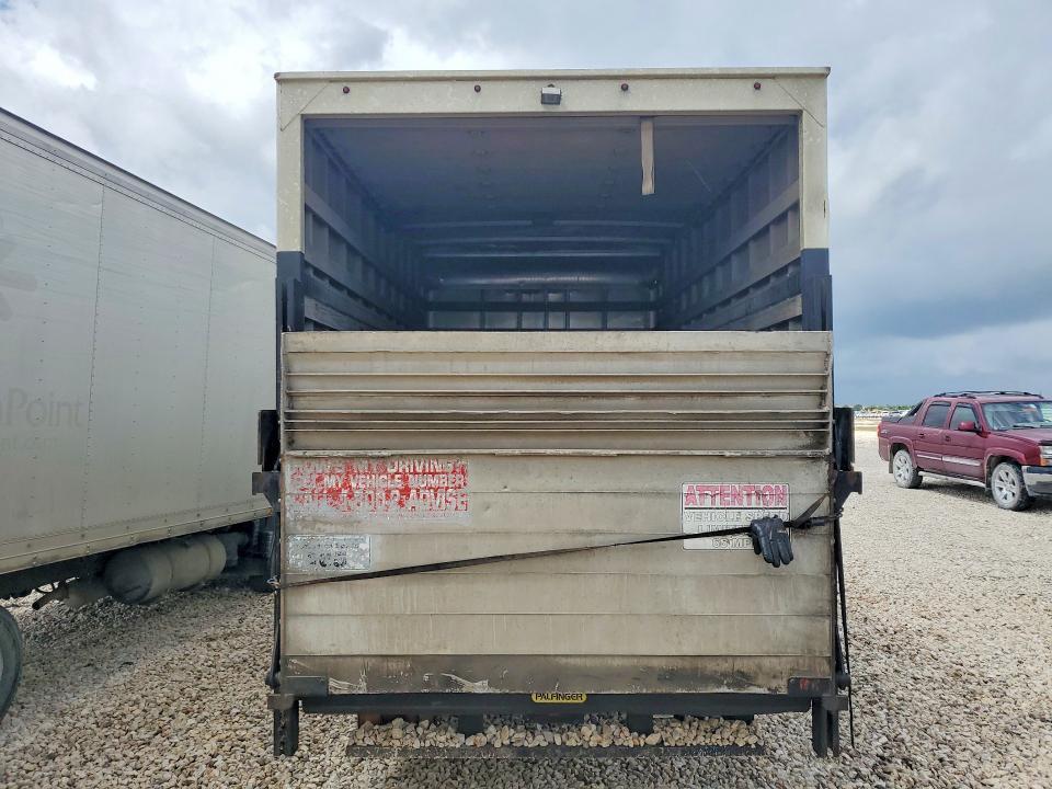 2013 Isuzu NPR BOX Truck