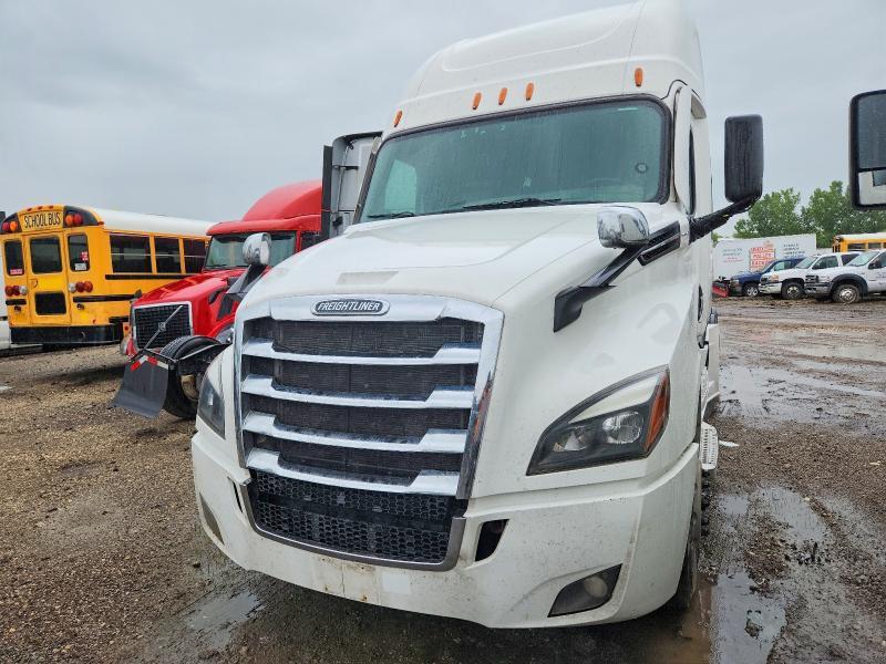 2020 Freightliner Cascadia 126 Semi Truck