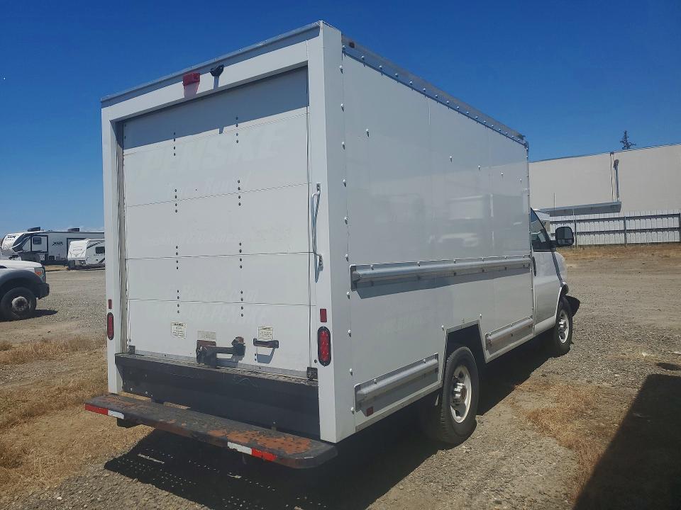 2022 GMC Savana CUT-BOX Truck