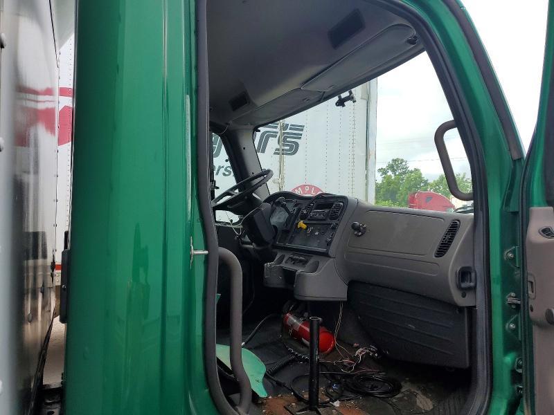 2016 Freightliner Business Class M2 BOX Truck