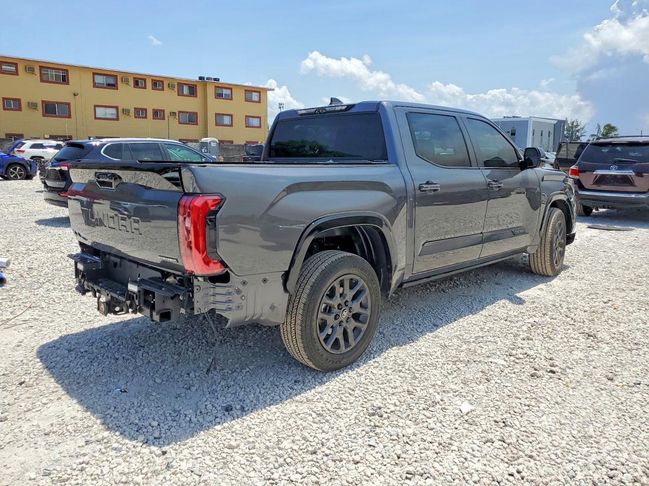 2025 Toyota Tundra Platinum HV