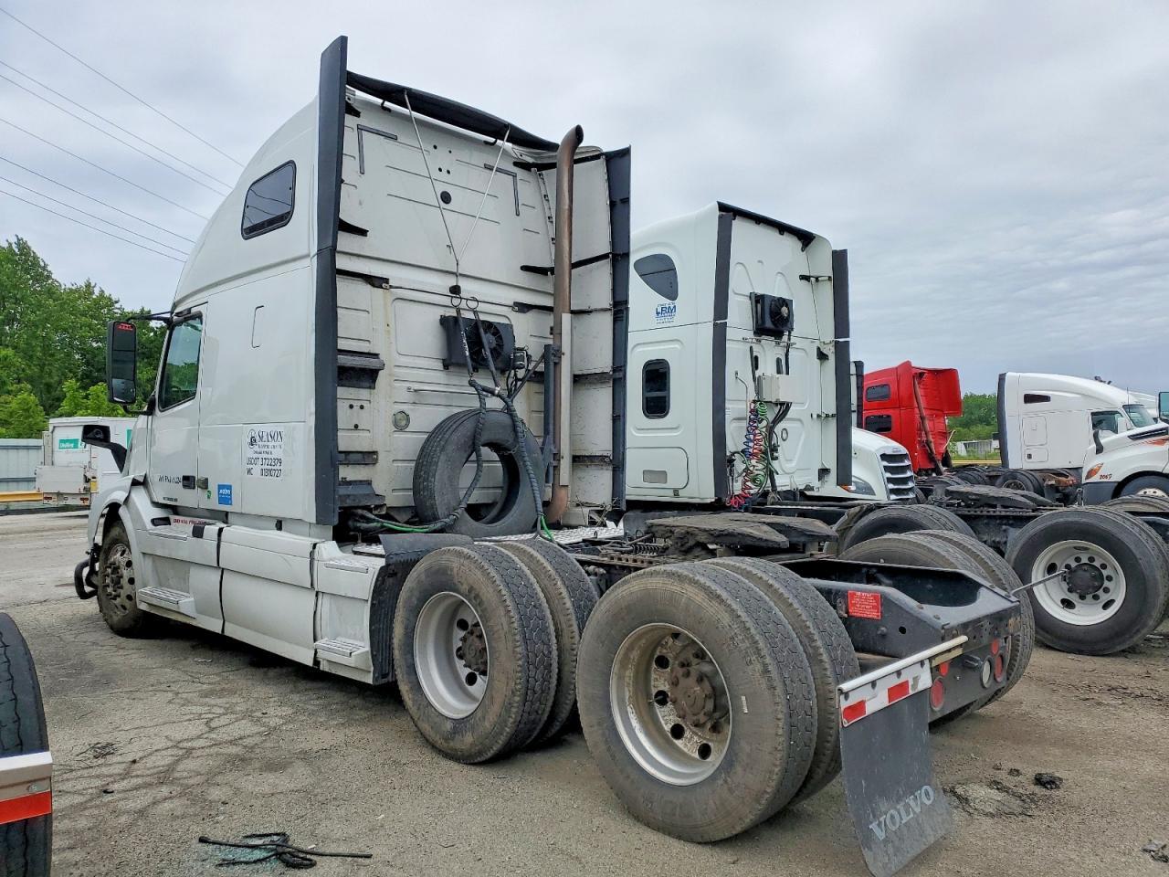 2015 Volvo VNL Semi Truck