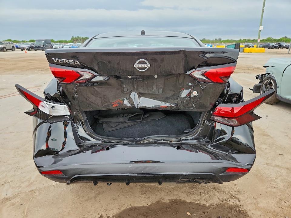 2025 Nissan Versa s