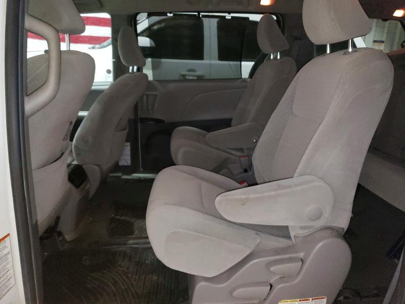 2015 Toyota Sienna le