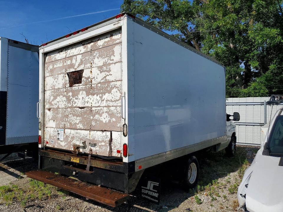 2013 Ford Econoline E350 Super Duty Cutaway Van