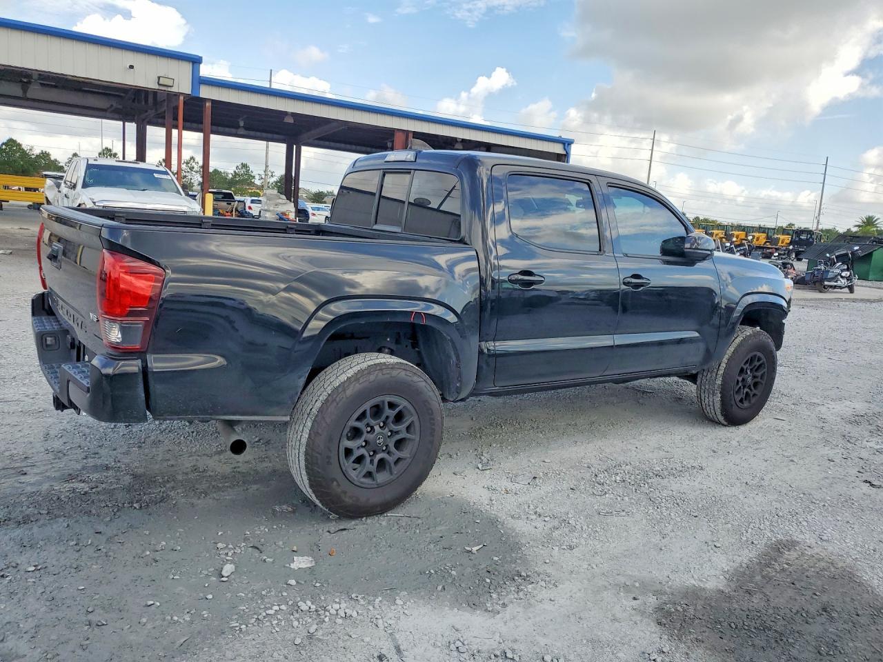 2022 Toyota Tacoma SR V6