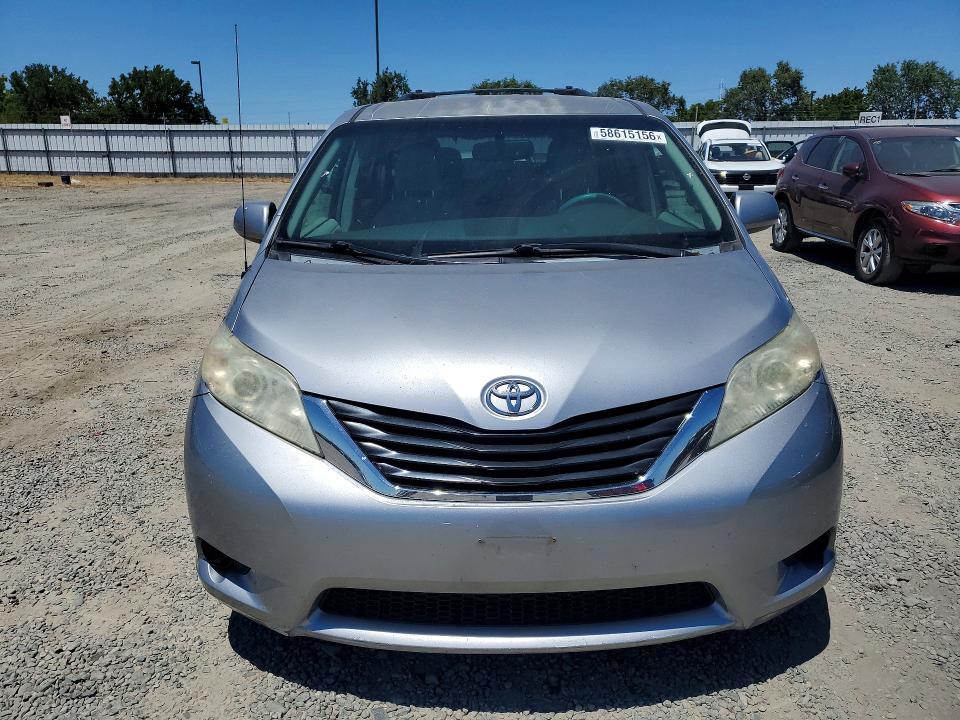 2012 Toyota Sienna le