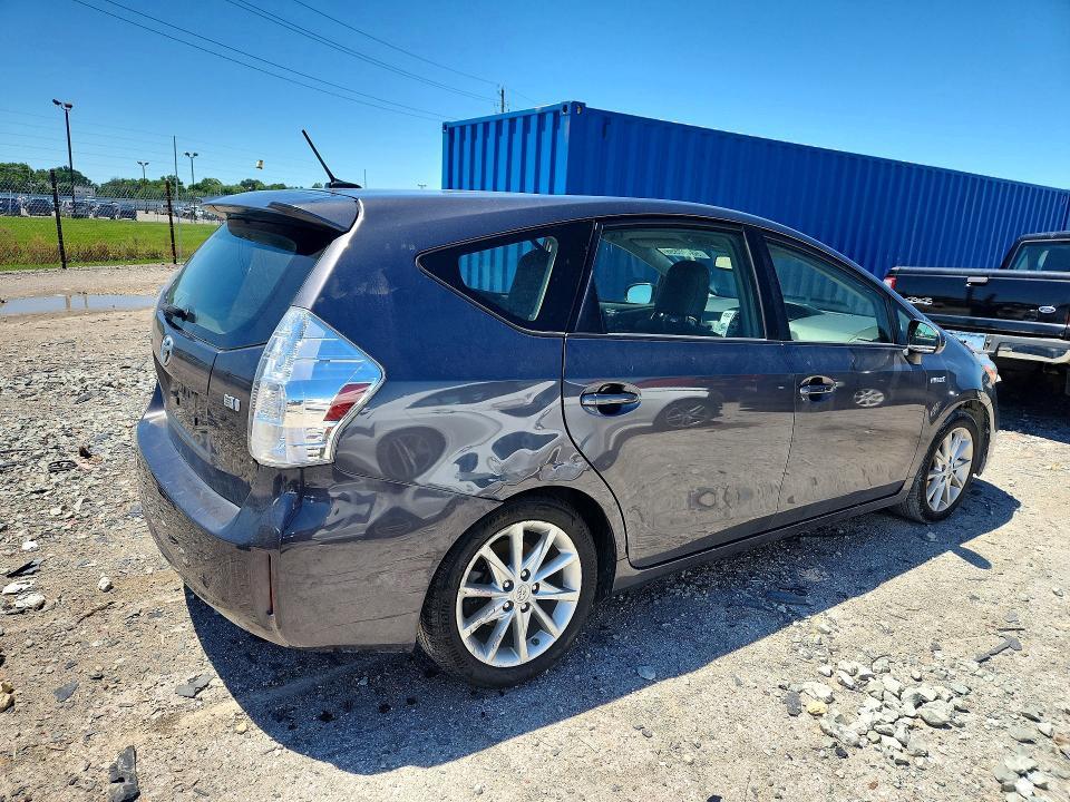2014 Toyota Prius v Five
