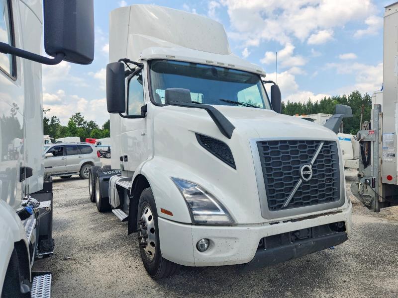 2019 Volvo VNR Semi Truck