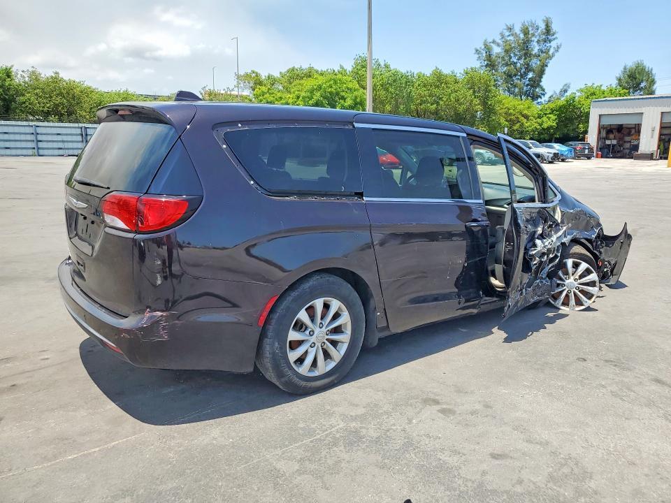 2018 Chrysler Pacifica Touring Plus