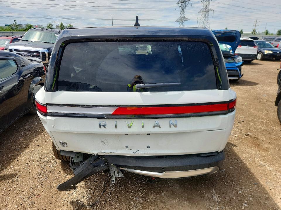 2025 Rivian R1S Adventure