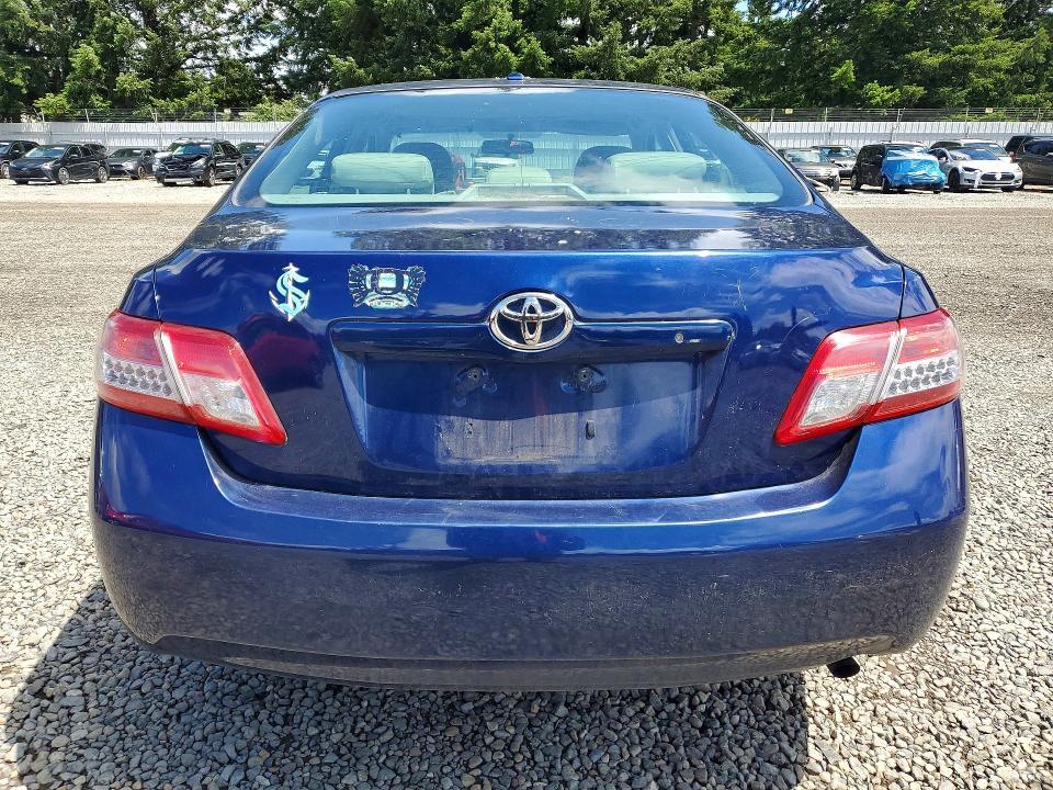 2010 Toyota Camry le