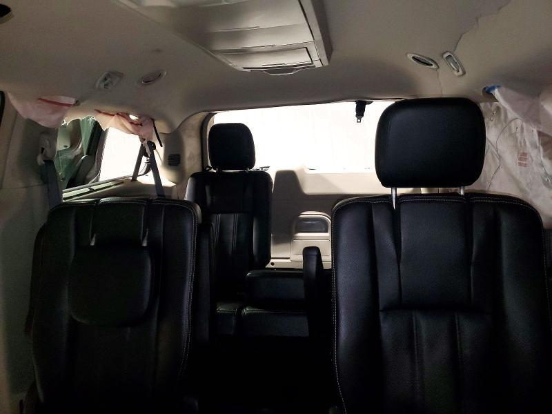 2016 Chrysler Town & Country Touring l