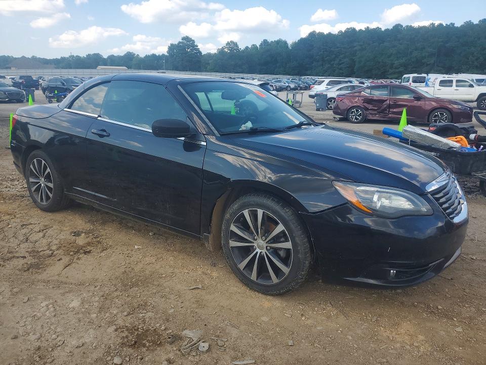 2013 Chrysler 200 s