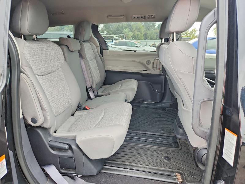2022 Toyota Sienna le