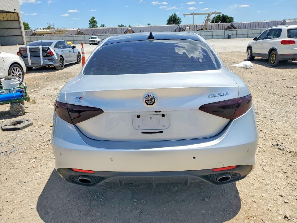 2017 Alfa Romeo Giulia ti Q4
