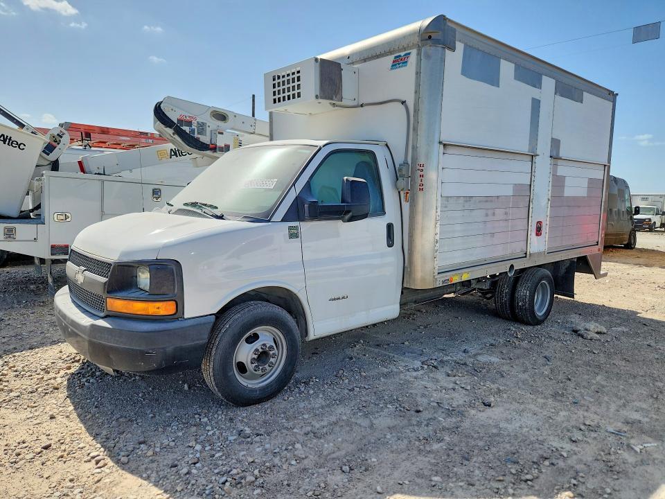 2016 Chevrolet Express Refrigerated BOX Truck
