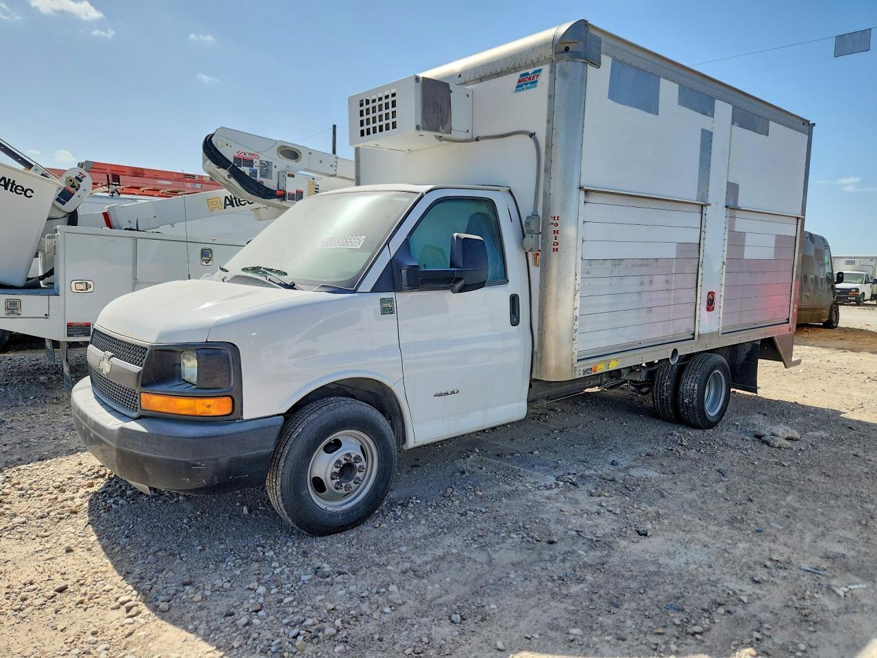 2016 Chevrolet Express Refrigerated BOX Truck