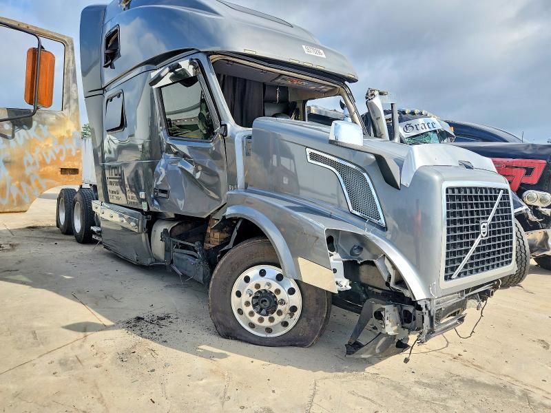 2016 Volvo VNL Semi Truck