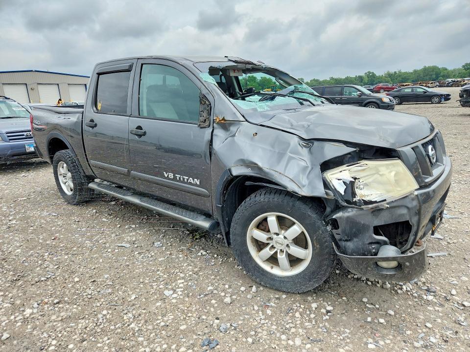 2011 Nissan Titan SV
