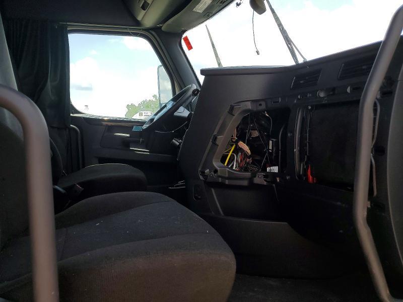 2025 Freightliner Cascadia 126