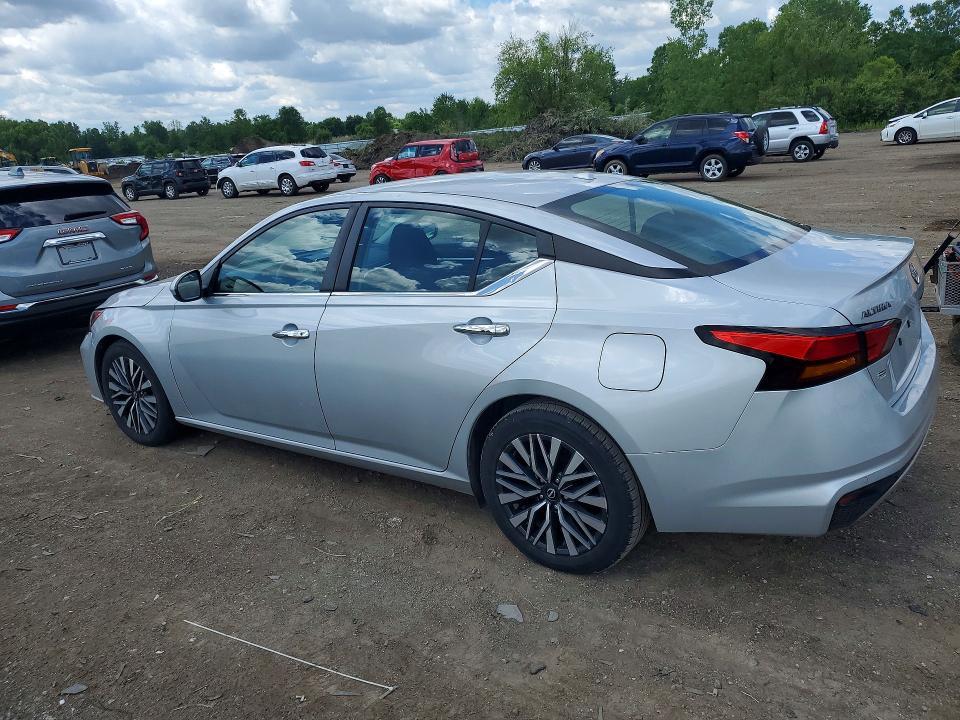 2023 Nissan Altima sv