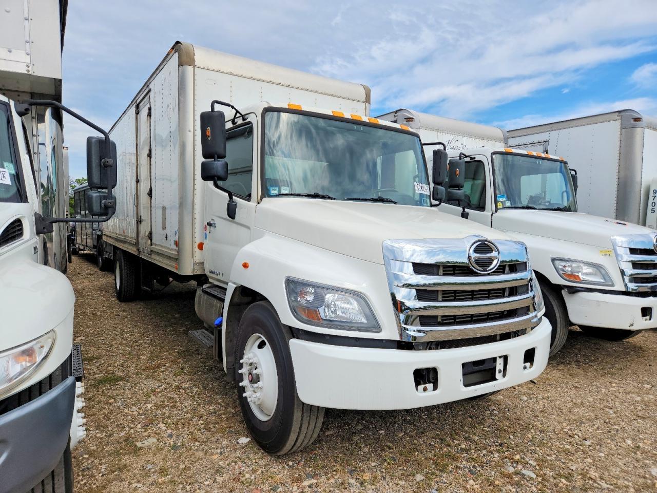 2015 Hino 338 BOX Truck