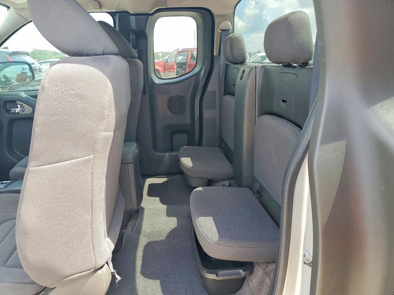 2017 Nissan Frontier s