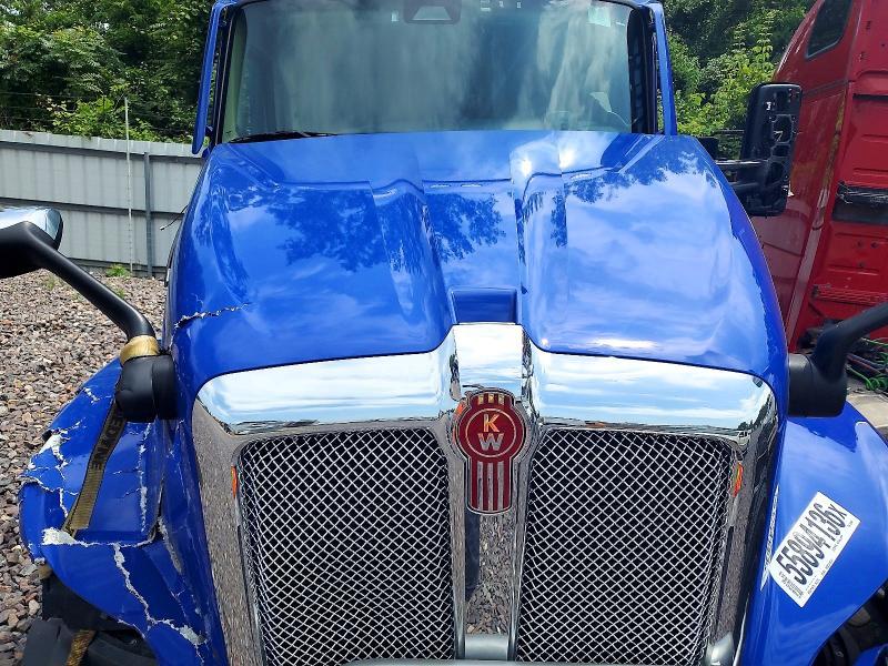 2026 Kenworth T680 Semi Truck