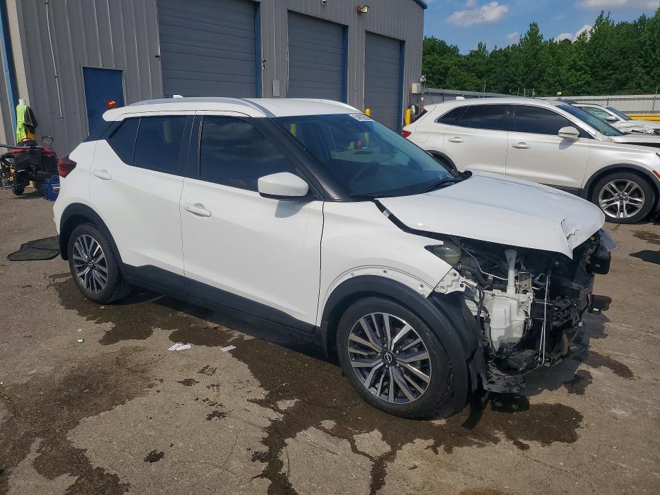 2022 Nissan Kicks sv