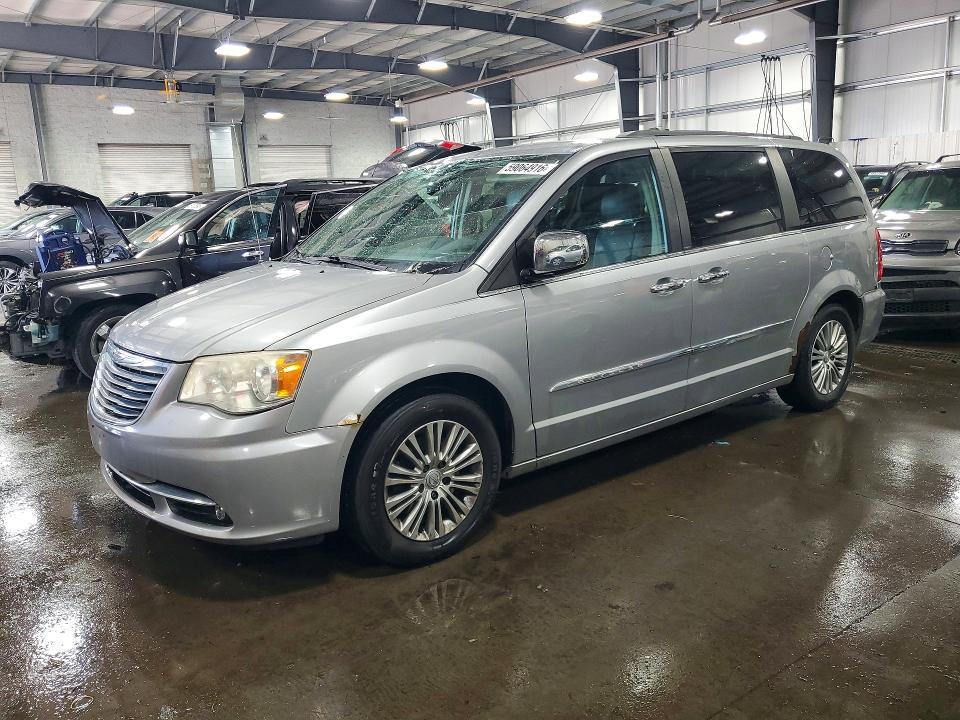 2013 Chrysler Town & Country Touring l