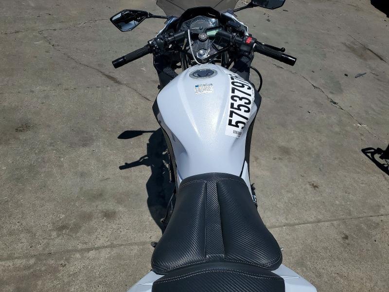 2015 Kawasaki Ex300 b