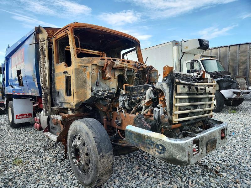 2017 Mack GU800 Refuse Truck